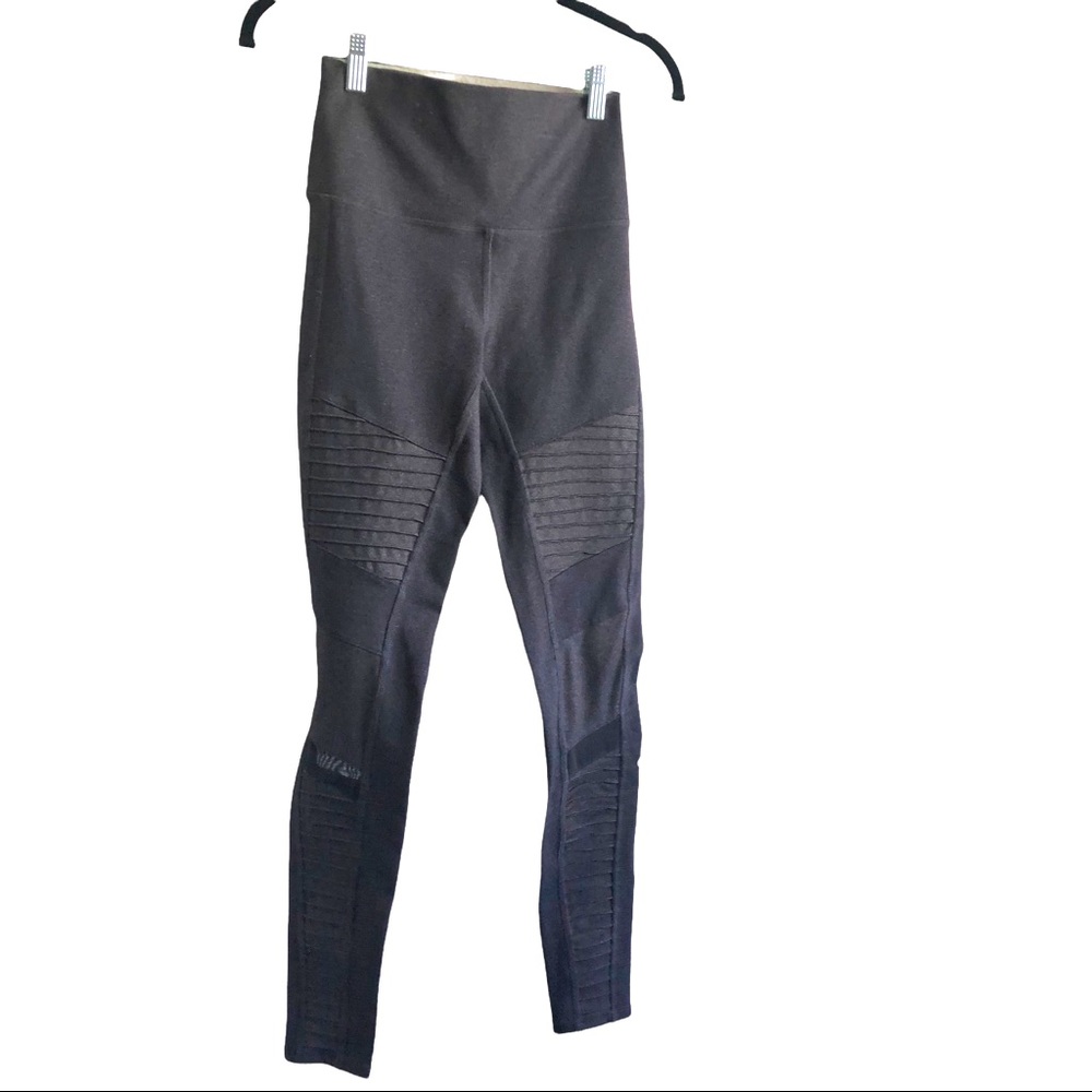 Alo Leggings  Women S  Grey Heather  Ribbed Pin Tuck Detail on Legs